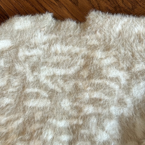 Soft, plush opened front sweater - Picture 7 of 8